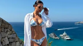 Esha Gupta sets the internet on fire with her bikini look –
